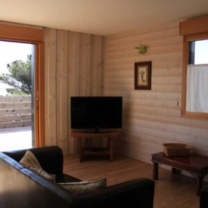 cube-1-location-piscine-mer-09 Salon et terrasse du cube 1, la Poussada