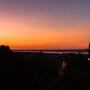 cube-2-location-mer-leucate-18 coucher de soleil la Poussada